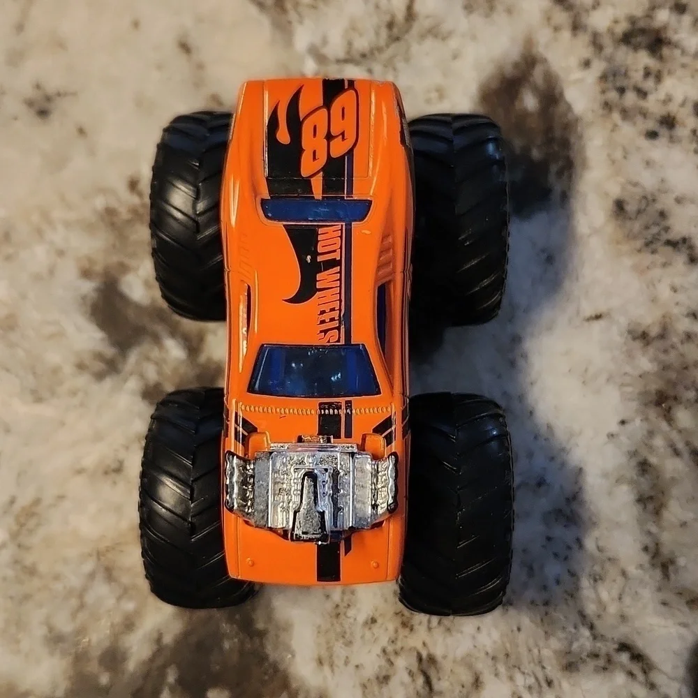 Hot Wheels Monster Jam `68 Dodge Challenger MONSTER TRUCK MATTEL 1/64 Diecast